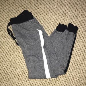 gray sweatpants